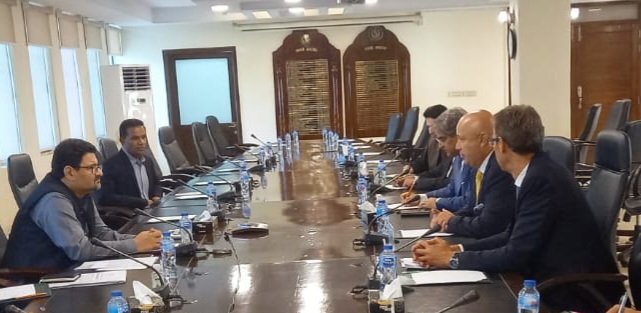 aamir_ibrahim01's tweet photo. Yesterday @Kaan_Terzioglu &amp; I apprised govt stakeholders on telecom sector concerns &amp; @jazzpk flood relief efforts. We reiterated that transparency, policy consistency, collaborative regulatory approach,level playing field will help telcos contribute more to economy/social causes https://t.co/SgQr7bgaOa