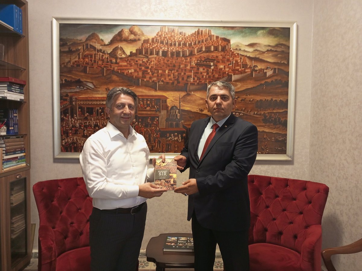 Kitabımı Ankara İl Kültür ve Turizm Müdürü Sn. Ali Ayvazoğlu 'na arz ettim.
Nezaketi için Sn.Müdürüme çok teşekkür ederim.