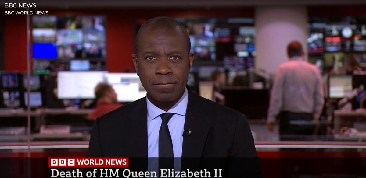kraliçe öldü diye bbc her yeri karartmış spikeri bile