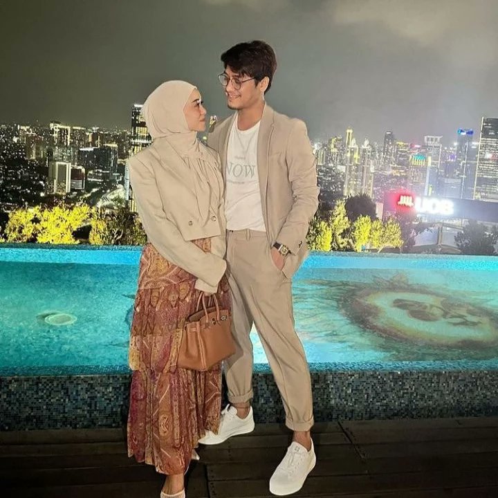 Rizapuspitasar7's tweet photo. Selamat sore semuanya,,,siapin cemilan ya,,dan jangan lupa  ntar malam ada❤️
#leslardishopee
#leslar https://t.co/OUrL3wT1q3