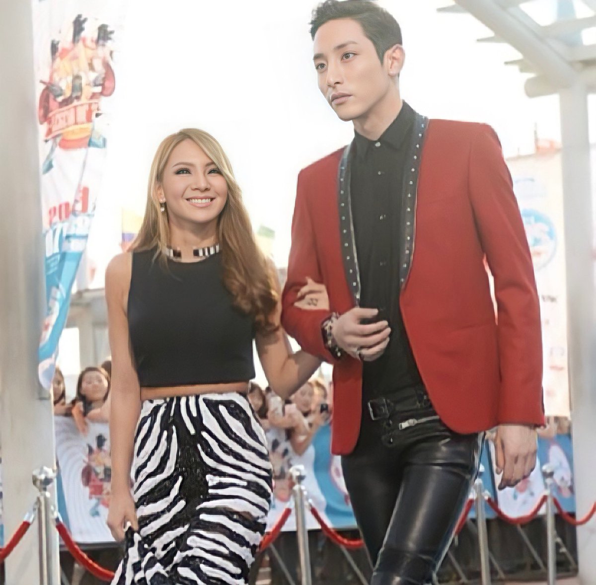 soohyukstagram's tweet photo. [2013-07-19]
Mnet 20s Choice. With @.chaelin_cl #saintlaurent #sleepynow

https://t.co/kiSAFfTAD0

#LeeSooHyuk #이수혁 #イスヒョク #อีซูฮยอก #李洙赫 ​@LXXSXXHKKK https://t.co/gZuwsm2EBW