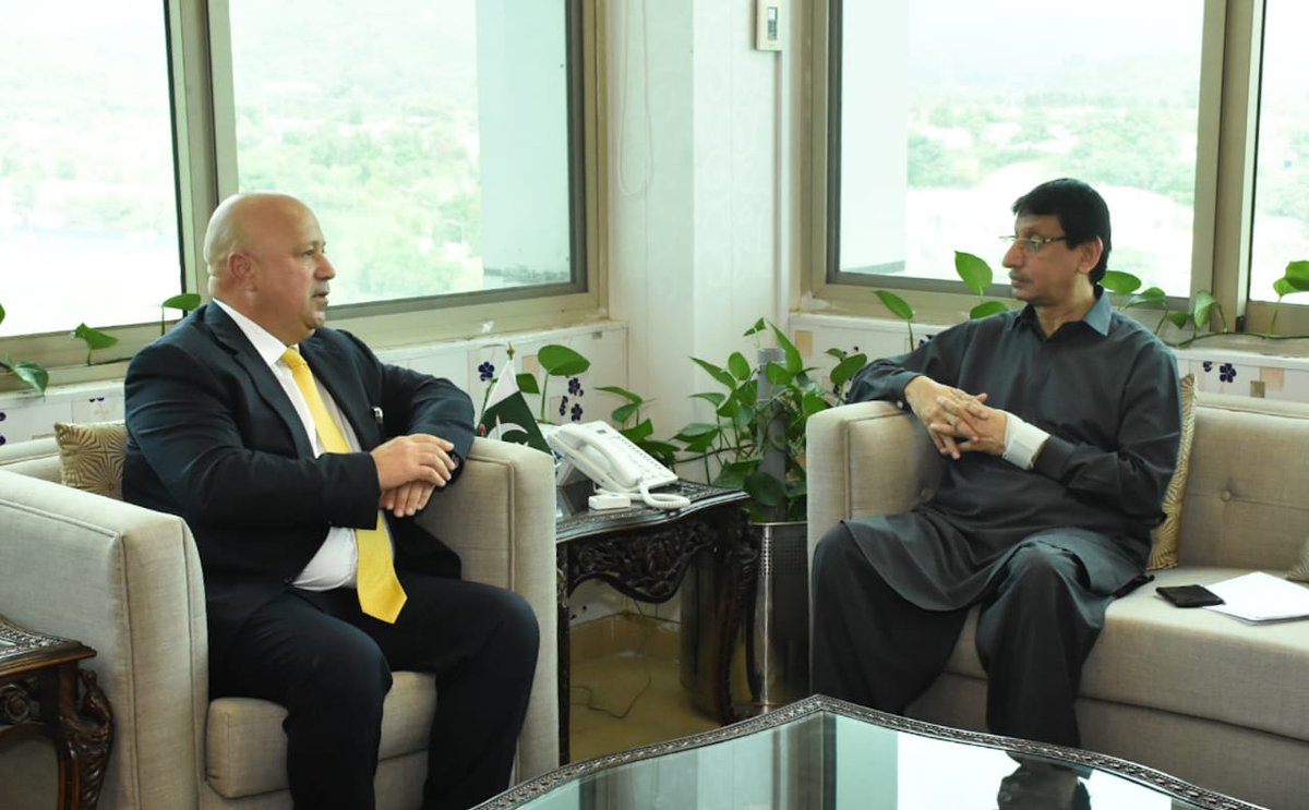 aamir_ibrahim01's tweet photo. Yesterday @Kaan_Terzioglu &amp; I apprised govt stakeholders on telecom sector concerns &amp; @jazzpk flood relief efforts. We reiterated that transparency, policy consistency, collaborative regulatory approach,level playing field will help telcos contribute more to economy/social causes https://t.co/SgQr7bgaOa