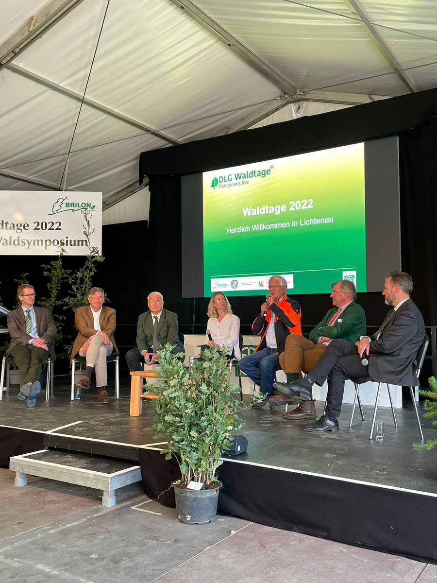 DeDFWR's tweet photo. Zum Start der #DLGWaldtage @DLGeV fordert #DFWR-Präsident Georg Schirmbeck unbürokratische Unterstützung für die Forstbranche zur Bewältigung der Folgen der Klimakrise für den Wald und begrüßt die Initiative der neuen NRW-Landesregierung für das grüne Drittel Deutschlands. https://t.co/vmluW3seDk