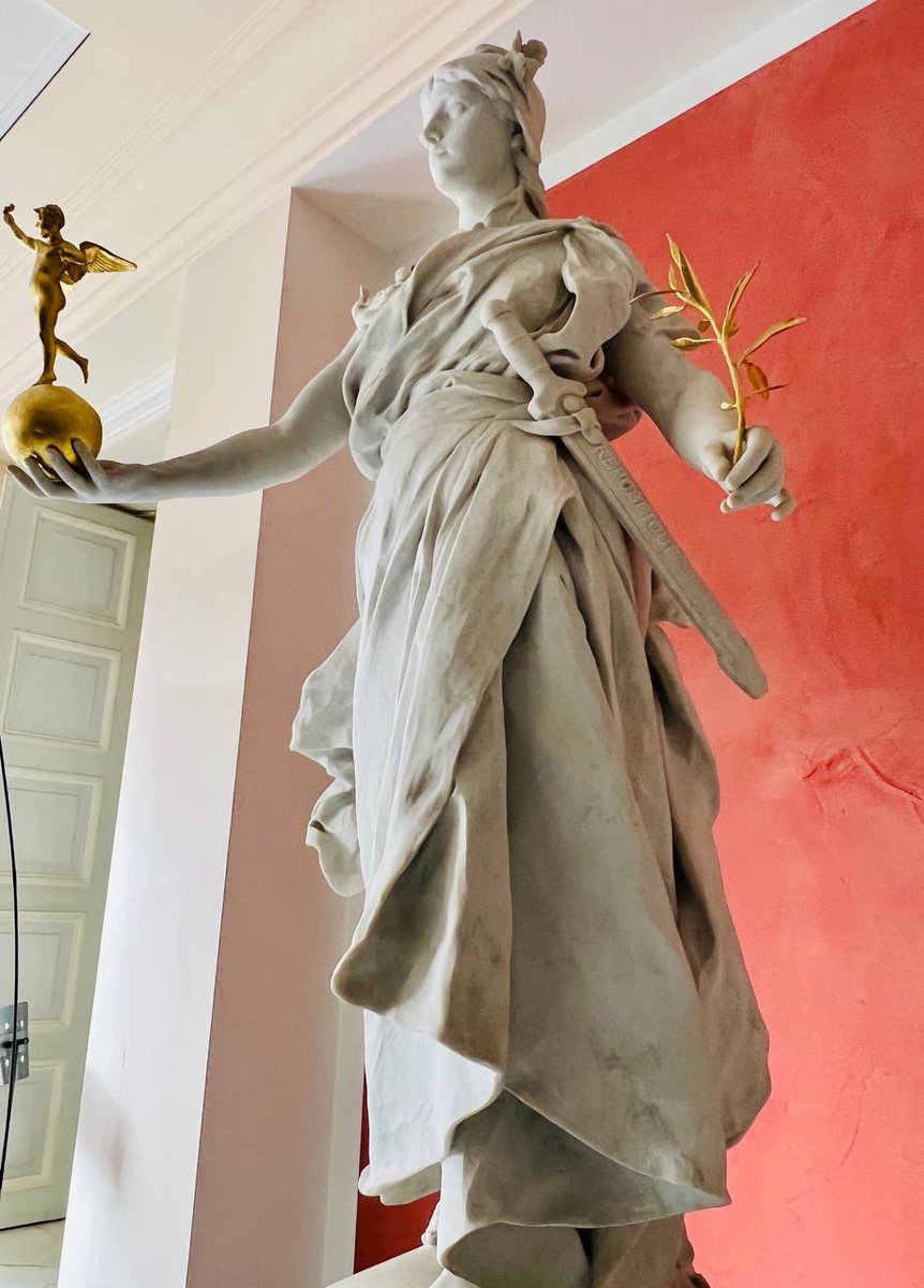 LaurentESQUENET's tweet photo. 🏛 Rentrée studieuse à l’@AssembleeNat pour préparer la session d’octobre.

Au programme :
👉 RDV avec mes collègues de la commission @AN_AfCult pour travailler les priorités éducatives et culturelles
👉 Travaux pratiques pour envoyer un courrier aux 108 maires du #Lauragais https://t.co/r7H7lmfPPl