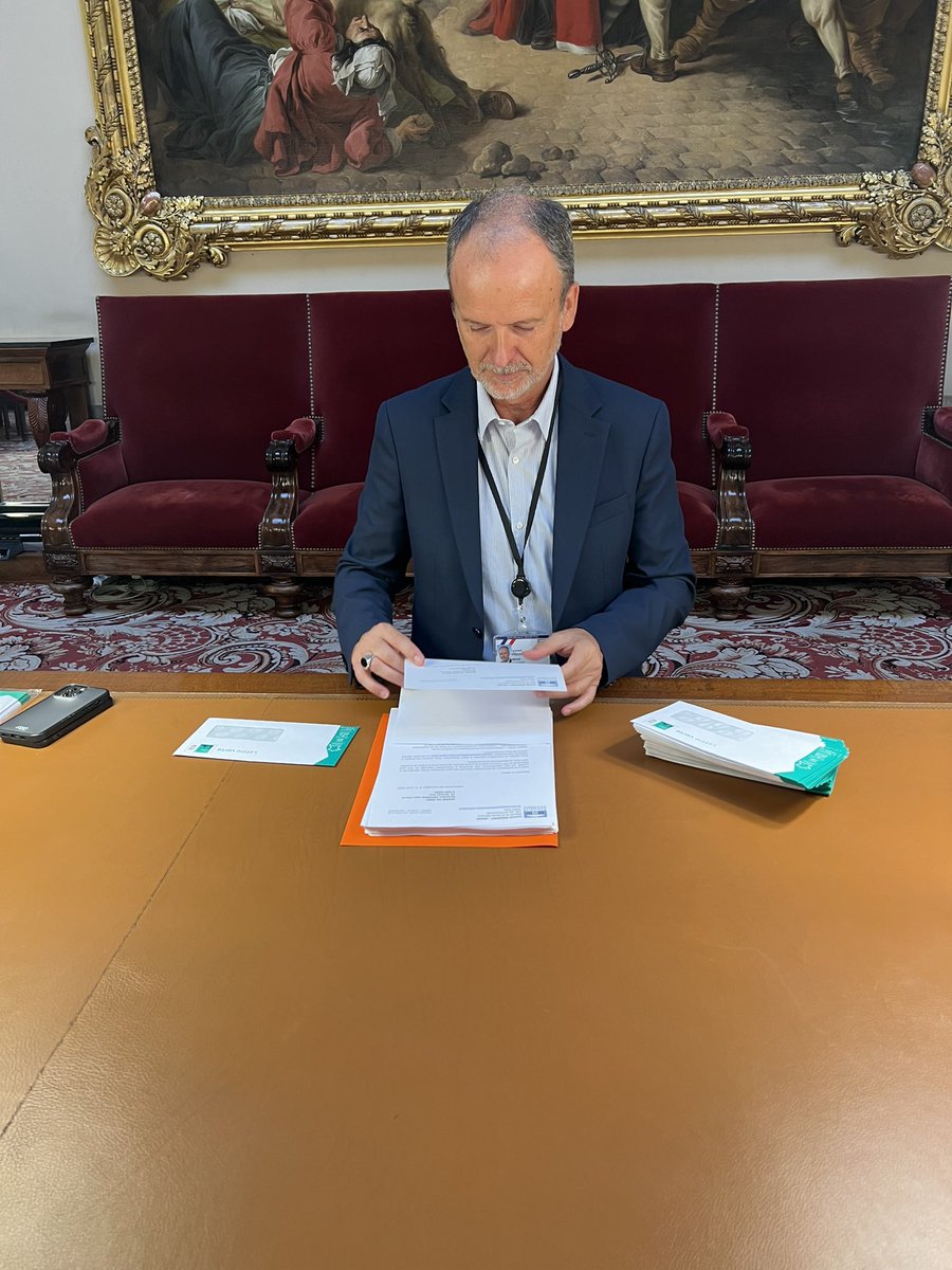 LaurentESQUENET's tweet photo. 🏛 Rentrée studieuse à l’@AssembleeNat pour préparer la session d’octobre.

Au programme :
👉 RDV avec mes collègues de la commission @AN_AfCult pour travailler les priorités éducatives et culturelles
👉 Travaux pratiques pour envoyer un courrier aux 108 maires du #Lauragais https://t.co/r7H7lmfPPl