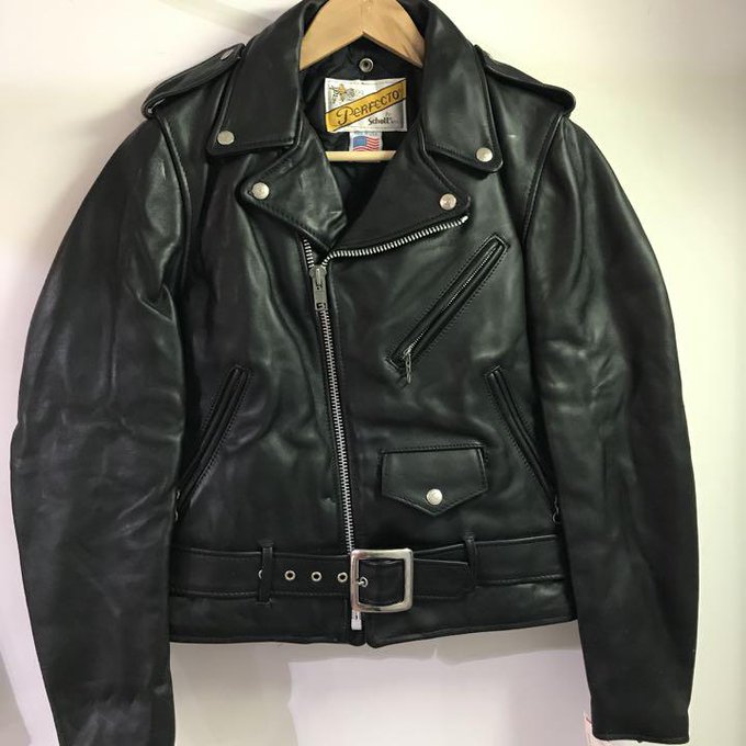 革ジャン趣味も最終的にSchottのダブル(613または618)とルイスのライトニング型に落ち着いてきて、結局初めて買った中古がSchottの618で新品買ったのがルイスのライトニングだったのを思うと一周回った感があり、長い旅だったが最初がゴールだったというヤツだな。ファーストインプレッション最強 