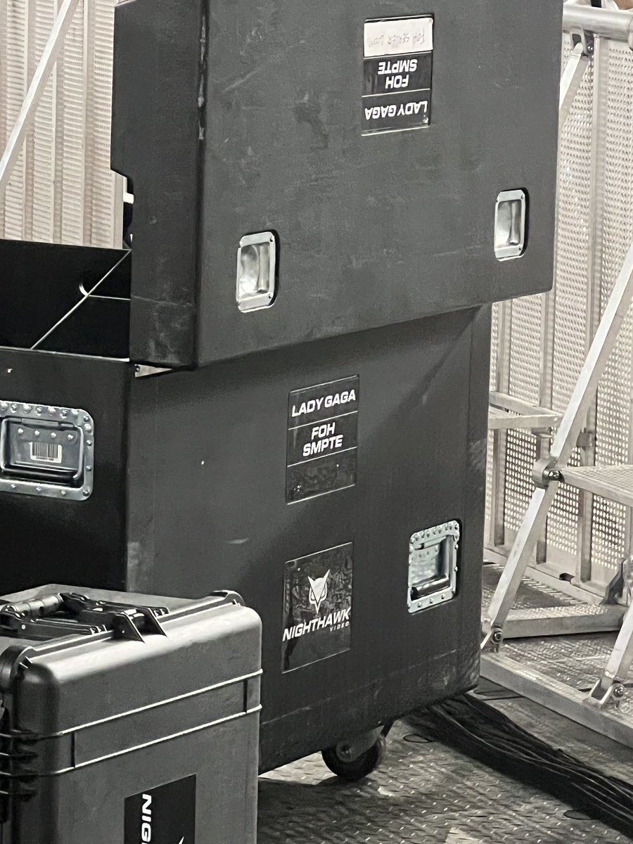 natsumin21266's tweet photo. レディガガ2日間参戦しました
ライブ映像はたくさんアップされているので裏側アップしますね(需要あるかな)
#レディー・ガガ #レディガガ　＃レディーガガ　#LadyGaga https://t.co/rKbBTQttTy