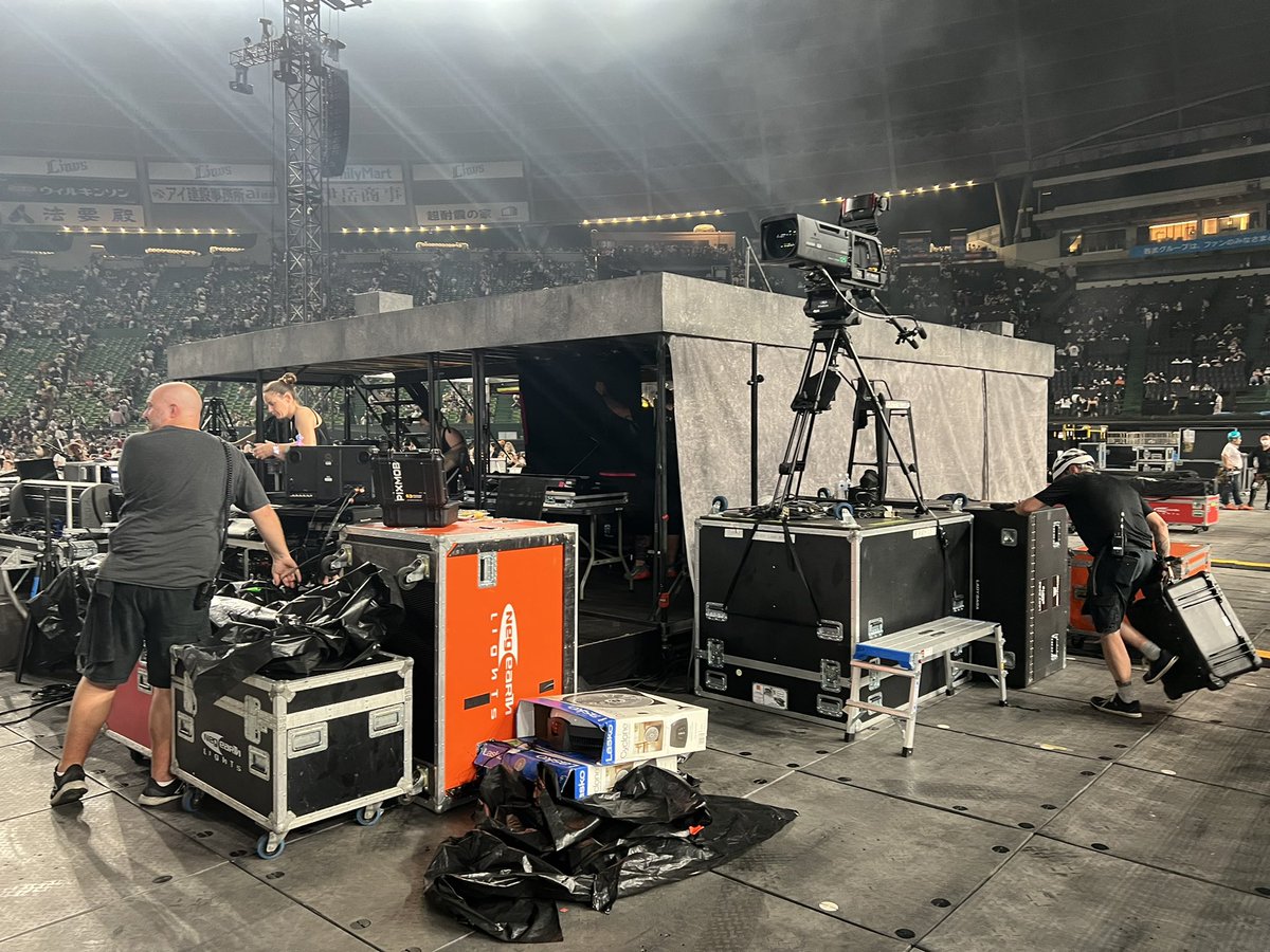 natsumin21266's tweet photo. レディガガ2日間参戦しました
ライブ映像はたくさんアップされているので裏側アップしますね(需要あるかな)
#レディー・ガガ #レディガガ　＃レディーガガ　#LadyGaga https://t.co/rKbBTQttTy