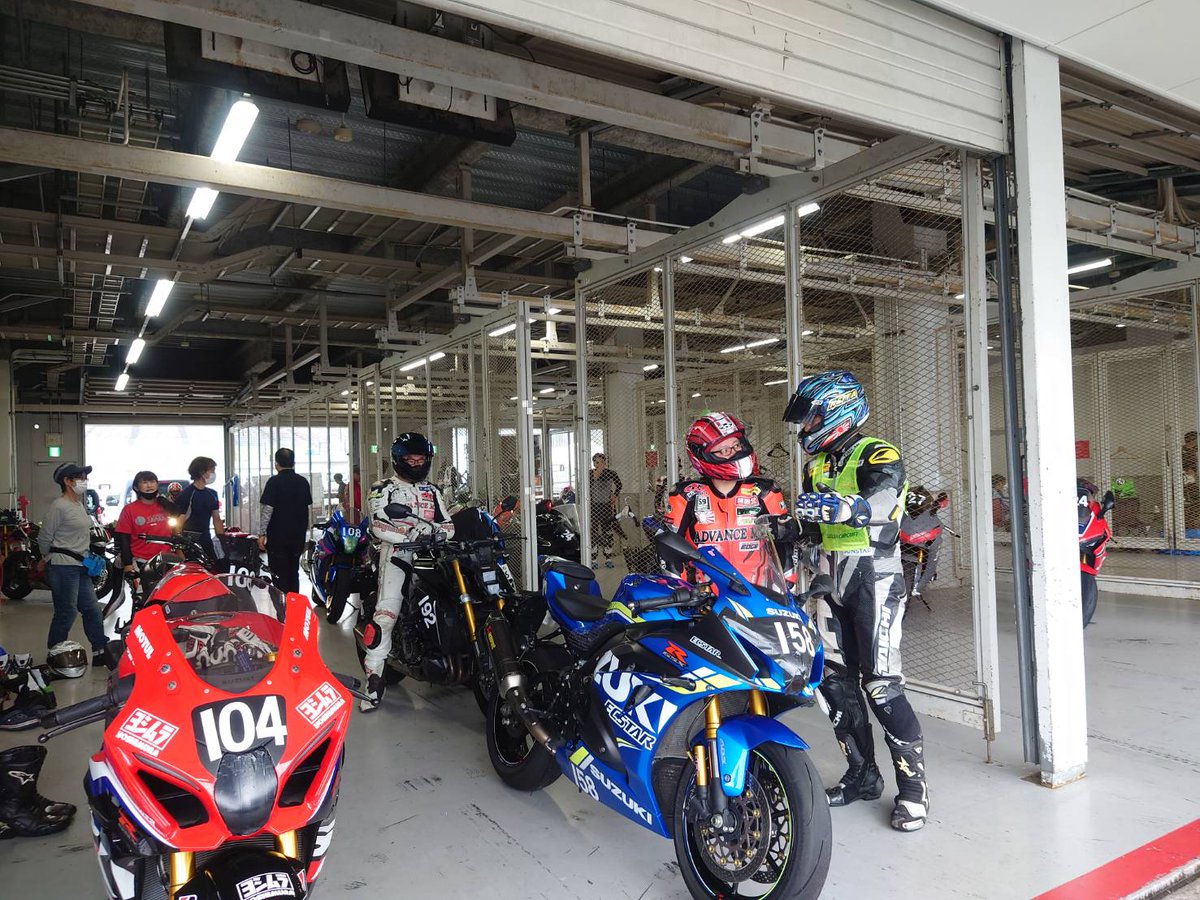 nao4ce's tweet image. 雨でも鈴鹿は楽しいな！
凄いぞダンロップQ4😍😍😍
次はQ5試したいぞ😆

でもたまにはドライでも走りたいなww

#ダンロップサーキットステーション
#鈴鹿サーキット
#４回のうち３回雨
#アメライダー