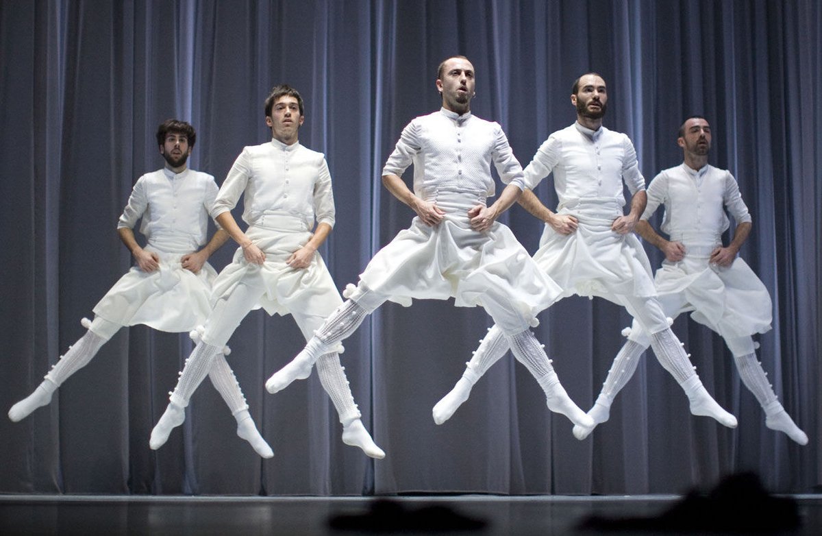 ayer fue #oskara, de <a href="/kukaidantza/">Kukai Dantza</a>, <a href="/Jonmayasein/">Jon Maya</a> y <a href="/marcosmorau/">Marcos Moraukowshka</a>, <a href="/PremiosMax/">Premios Max</a> al mejor espectáculo de danza en 2017.

La propuesta de hoy también se alzó con un <a href="/PremiosMax/">Premios Max</a> importante. ¿La adivinas?

Theatrle 🎭 (ES)
1/6 🟩
theatrle.com/es