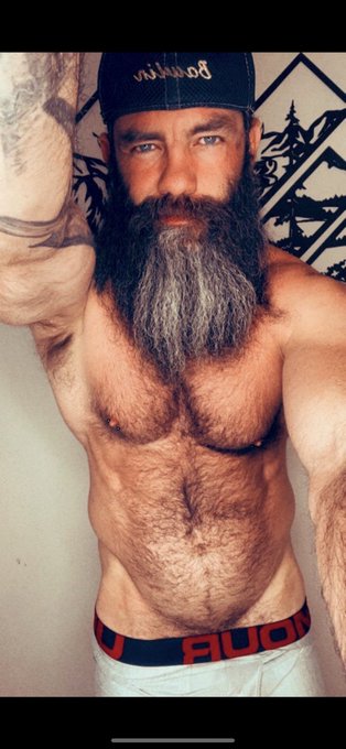 #bears of tiktok #bisexual do it better. Follow my page. Watch me sweat. ? https://t.co/HTxrDbAP0B