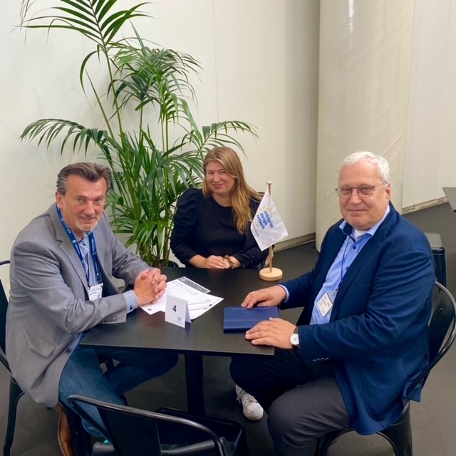 SMM (@smmfair) on Twitter photo When ship design, ship coating and consulting companies meet: MariMatch at SMM, organised by <a href="/EEN_EU/">Enterprise Europe Network 🇪🇺</a>, connects people and companies across different fields. Keep up the good networking!
#SMMfair #drivingthemaritimetransition When ship design, ship coating and consulting companies meet: MariMatch at SMM, organised by <a href="/EEN_EU/">Enterprise Europe Network 🇪🇺</a>, connects people and companies across different fields. Keep up the good networking!
#SMMfair #drivingthemaritimetransition