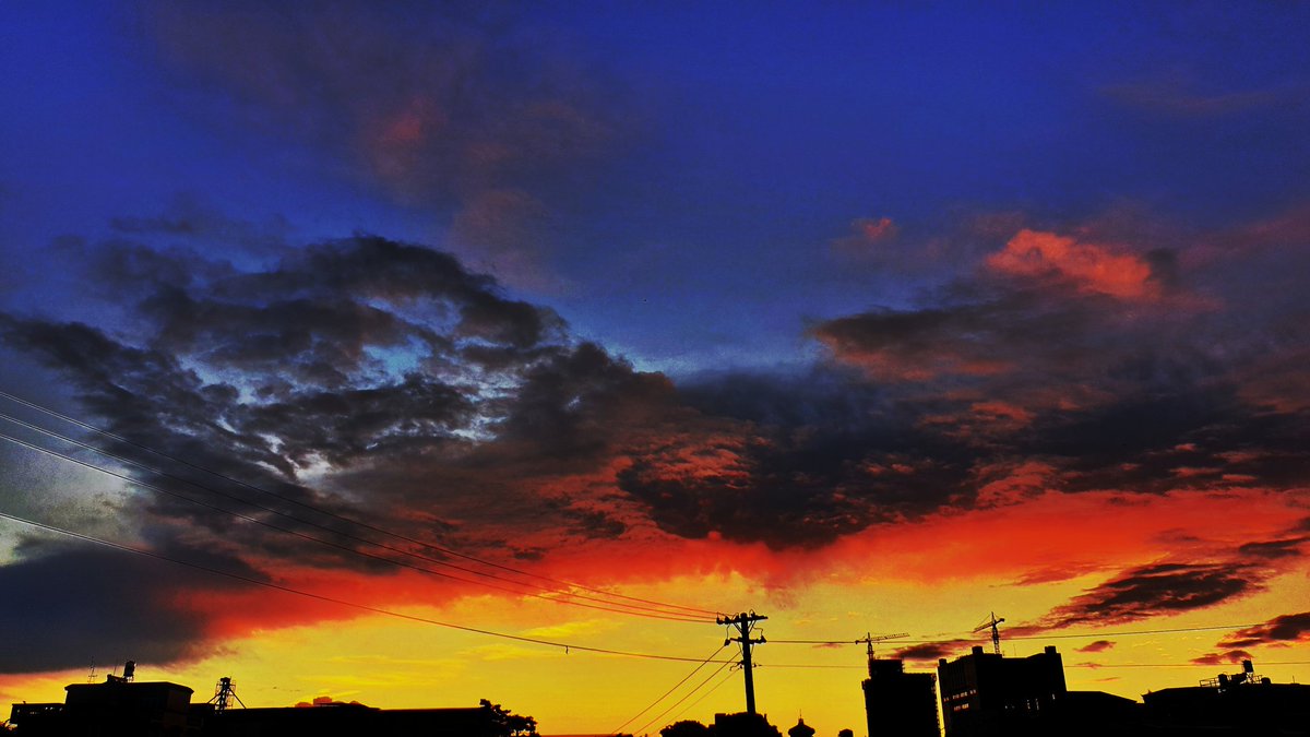 Autumn39274141's tweet photo. #typhoonseason #cloudydays #skybrightness #mooddiary https://t.co/hSm1S1VNjf