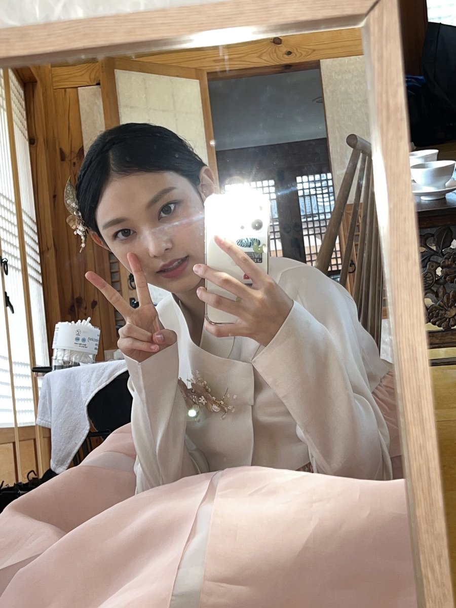 haellcat's tweet photo. 이거 약간 히…헤헤…. 하면서 찍은것같아 https://t.co/bz6so1ZuLx