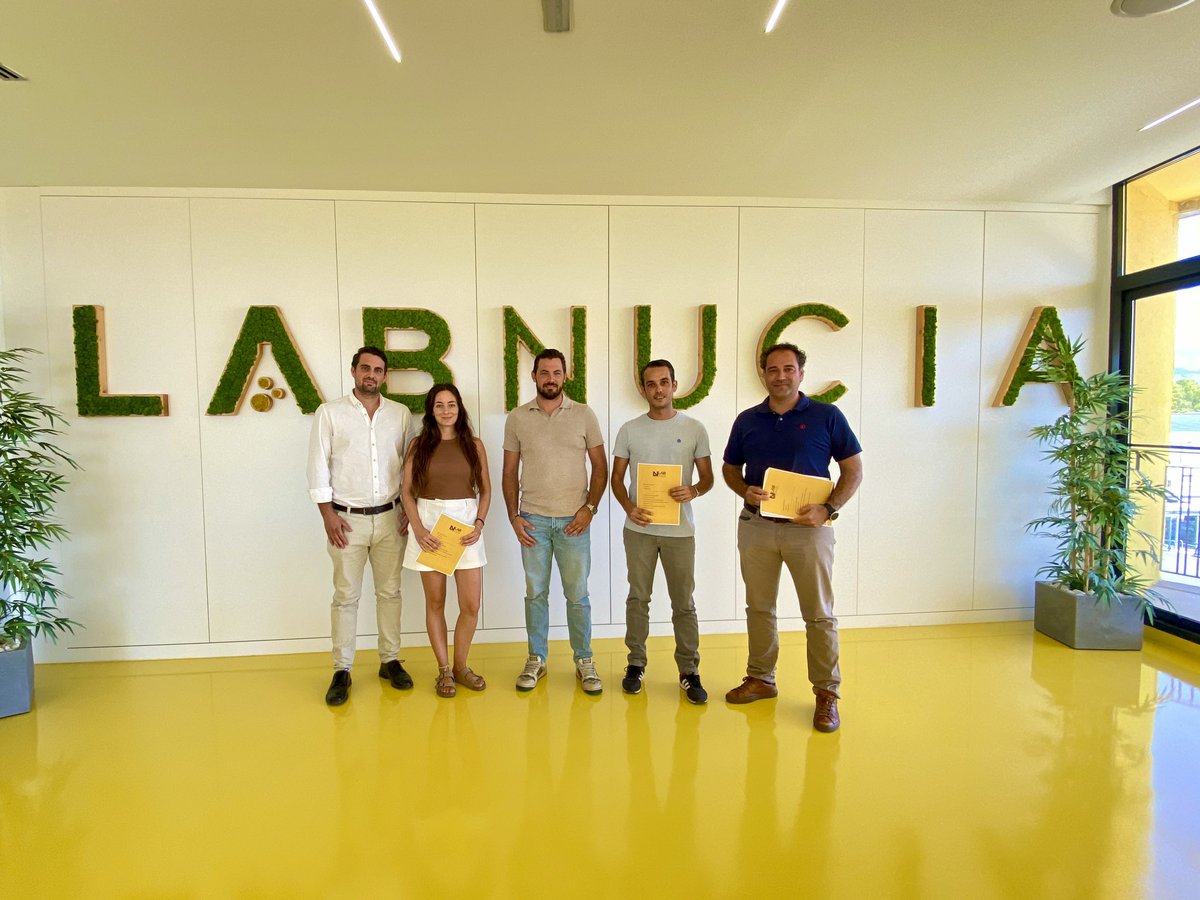 LabNucia's tweet photo. 😃😃👏🏻👏🏻Damos la bienvenida a dos nuevos emprendedores en el #LabNucia!!
✅La start up nuciera Cristian Rojas, 📸fotógrafo y director audiovisual y la abogada Emma Tania de la Gala!👩🏼💼
🔝🔝BIENVENIDOS🔝🔝
#MadeByLaNucia
#FebtPobleFemFutur
➕ https://t.co/vXBAy45kgr https://t.co/6mGOLOfvsP