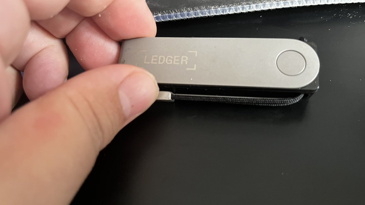 filipacro's tweet image. How magic looks like in 2022: when I added money on this ledger only me and God knew my net worth. Now only God knows cause I lost my 24 secret words. 
#protectYourKey cc @ChifoiCristian