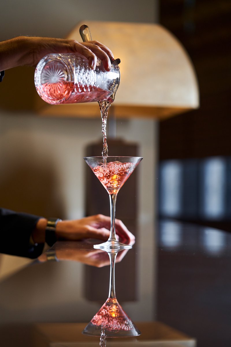 The weekend has arrived and so did 'aperitif time'! New flavours and combinations distinguish the refined cocktails of the Armani/Ristorante. 
#ArmaniHotelDubai
#StayWithArmani #DinewithArmani
#ArmaniRistoranteDubai