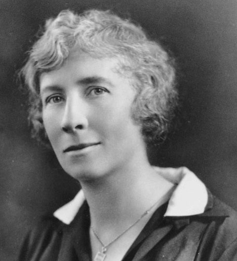 Sarahqutub7's tweet photo. Lilian Gilbert was the first woman to to receive a PhD in industrial psychology as well as the first to become a member of the society of industrial engineers. In addition she was one of the first contributors of industrial psychology and motion study. Also a mother of 12. https://t.co/DMYjY1Oowq