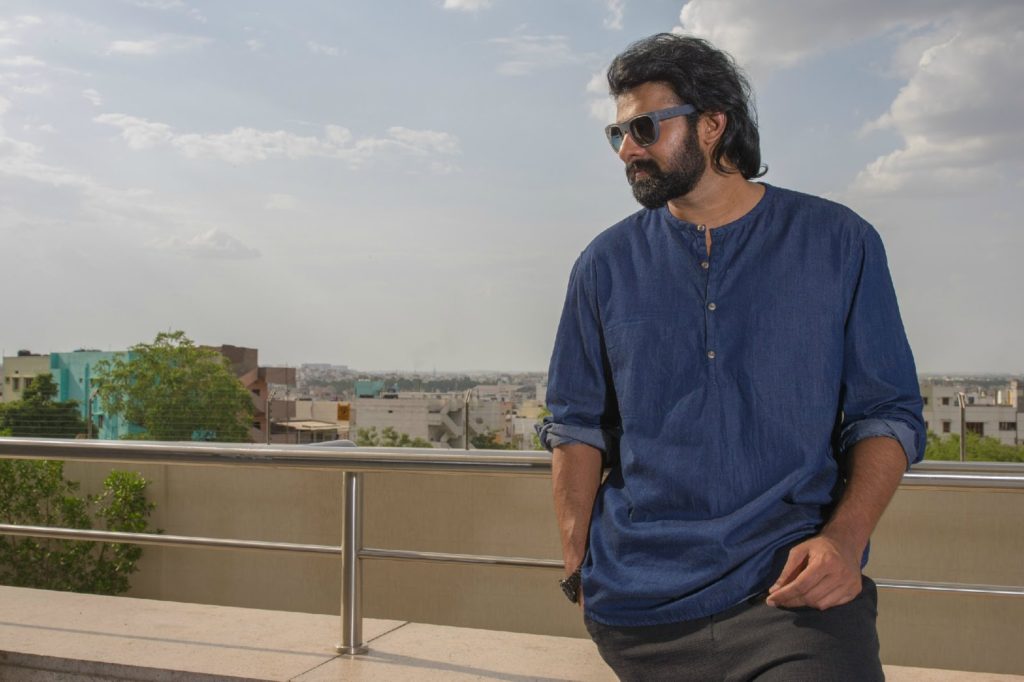 Mata isthe elanti situation lo unna mata midhe nilabade Maharaju lanti gunam, neeku mathrame sontham #Prabhas anna 🙏❤️