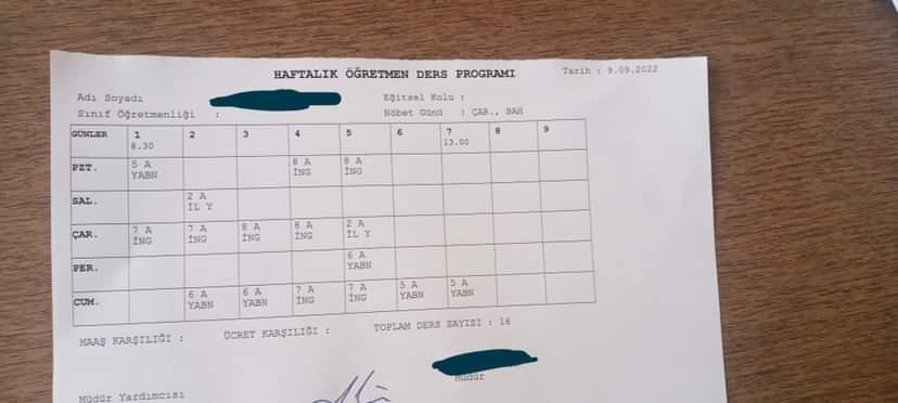 Öğretmen arkadaşımızın mesajı:
"Merhaba geçen sene de atmıştım.
1 ders için 50 km yol geleceğiz. Bıktık bu müdürden! Herkes görsün!"