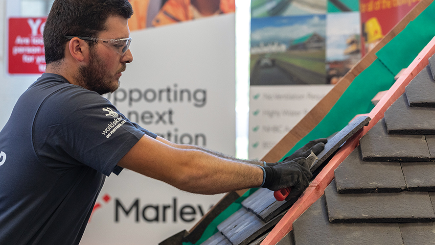 Winning #roofing #Skillbuild is not just a massive #career boost but also creates the chance to go on to represent the UK in the IFD World Championships. <a href="/worldskillsuk/">WorldSkills UK</a> @SimonDixon1965 #training manager <a href="/NFRC/">NFRC</a> shares his secrets to success: 
📌 bit.ly/RTSept22#page=…