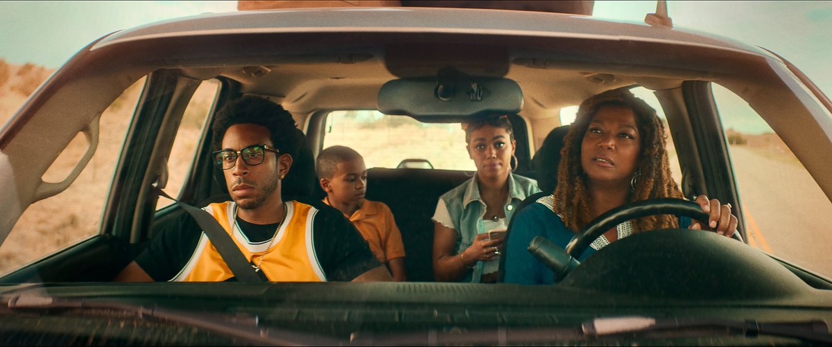 NetflixPelis's tweet photo. El road trip de Queen Latifah y Ludacris cambia de rumbo cuando un asesinato y una bolsa llena de dinero se cruzan en su camino. #FinalDeTrayecto ya está disponible. https://t.co/iVunXztd8L