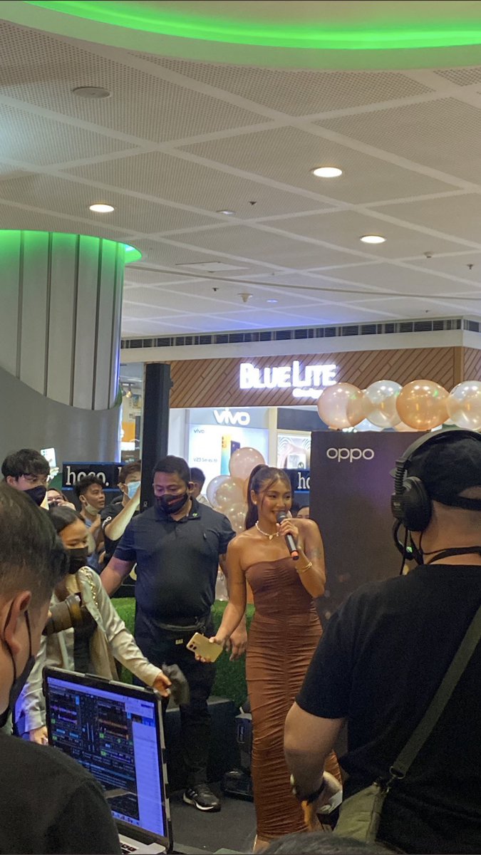 Ang sexy naman 
#NadineLustre 
NIGHT OUT WITH NADINE 
#UltraClearNightOutInPortrait