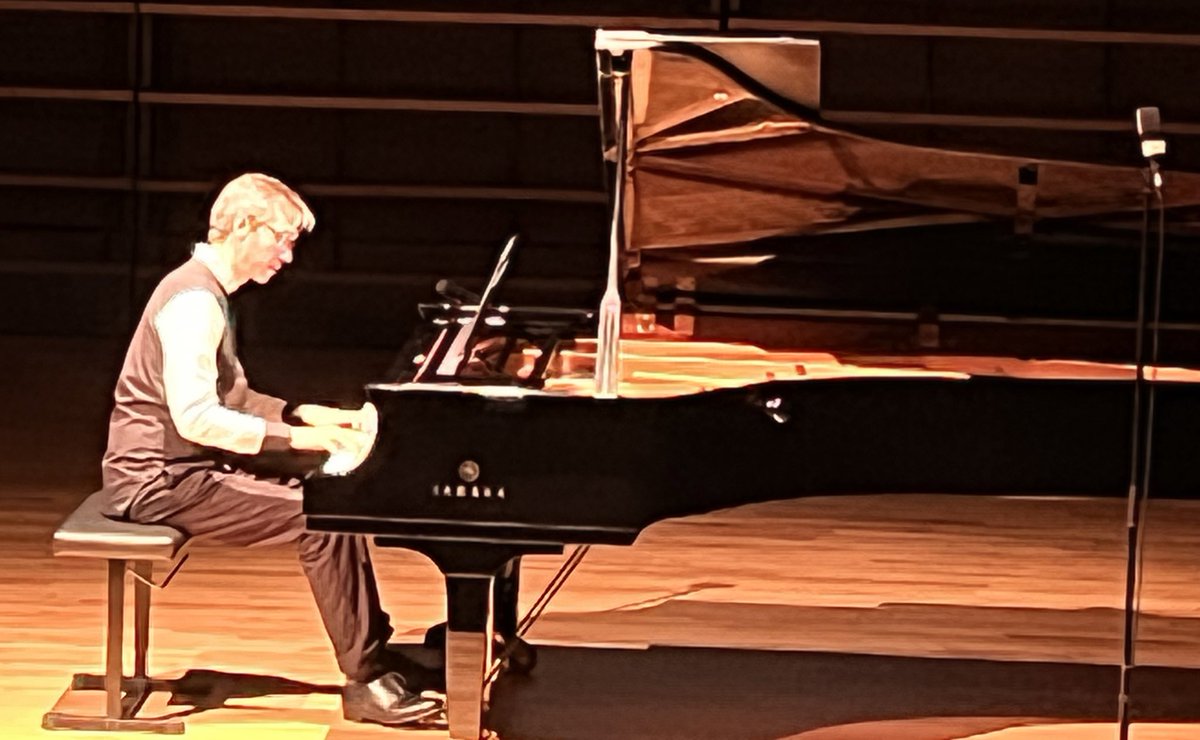 jvh_jesse's tweet photo. Big thank you to @Concordia, Consulate General of Mexico in Montreal and Mexican representation of ICAO - for a splendid piano recital by @fernandosaintm of “classical” Mexican compositions, off the standard cannon. What a treat! https://t.co/vZTRD05N2C
