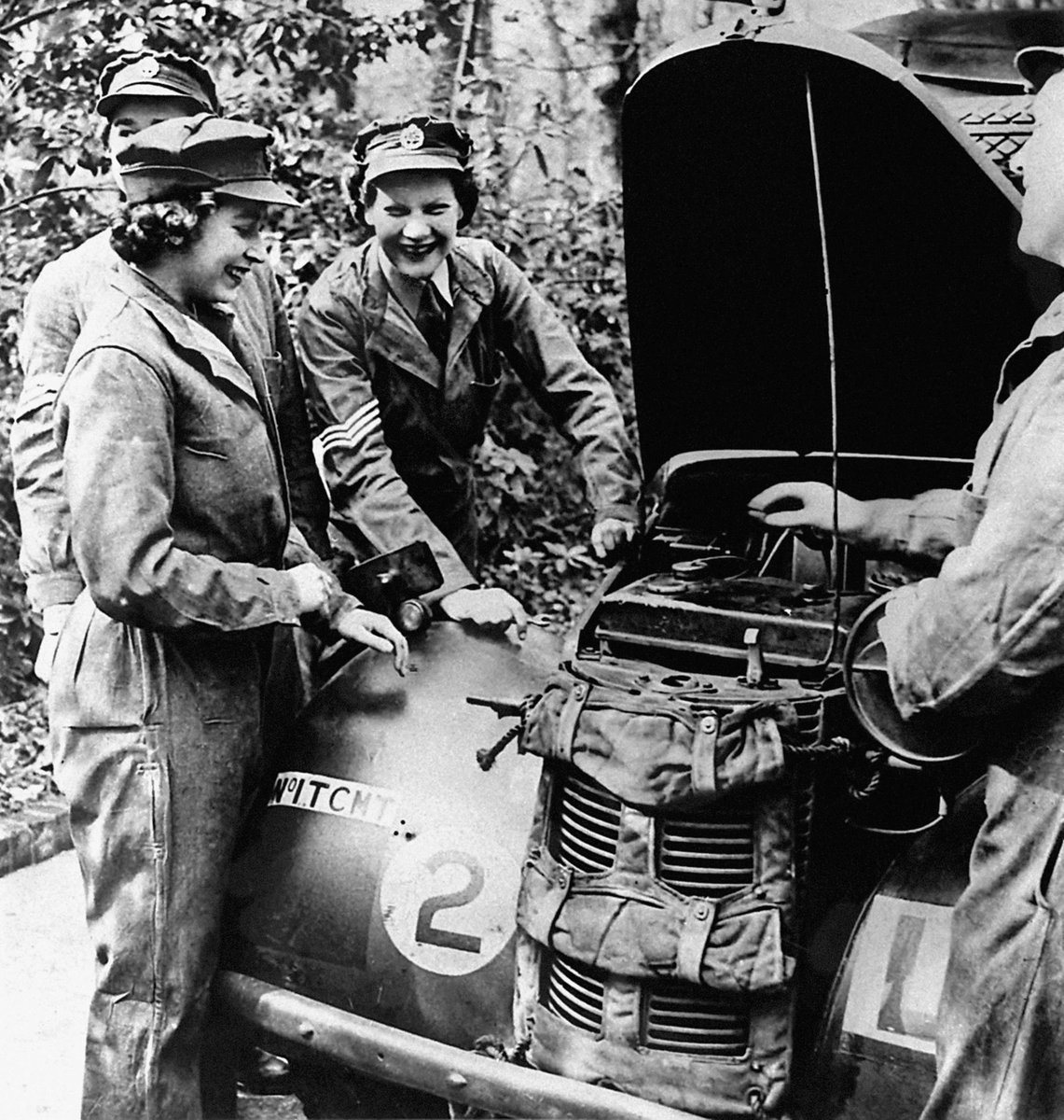 Princess Elizabeth did her bit for the war effort by entering the armed forces. An honorary ‘second subaltern’ in the Auxiliary Territorial Army, she worked as a truck driver and mechanic in 1945, aged just 18. #QueenElizabeth #RIPQueenElisabeth