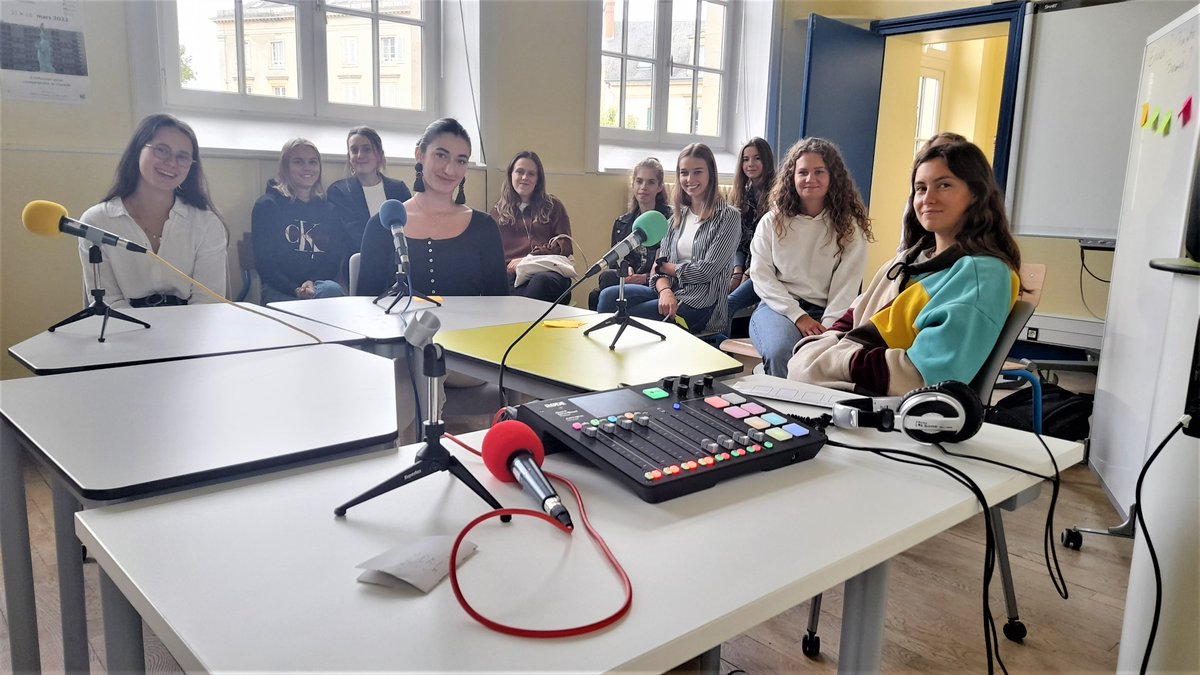 canope_61's tweet photo. Rencontre des étudiantes 2ème année de formation #psychomotricité de #IFRES d'Alençon : visite et échanges autour de la complémentarité des regards sur l'élève.
 #fablab #labinclusif #webradio #podcast #dysgraphie #graphomotricité https://t.co/Y5XRsxQxCt