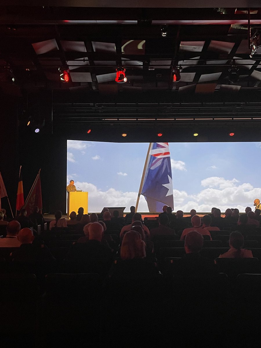 Brigadier Isaac Seidl formally invited us for #ICMM2024 in Brisbane and did so in English, French and Dutch. Impressive! #ICMM2022