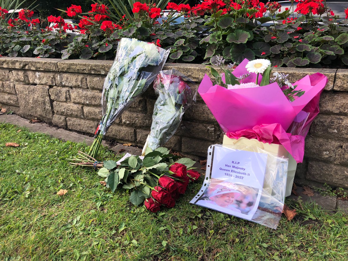We politely ask that any floral tributes for Her Majesty The Queen are left on the grassed area in front of the Cenotaph in #Harrogate