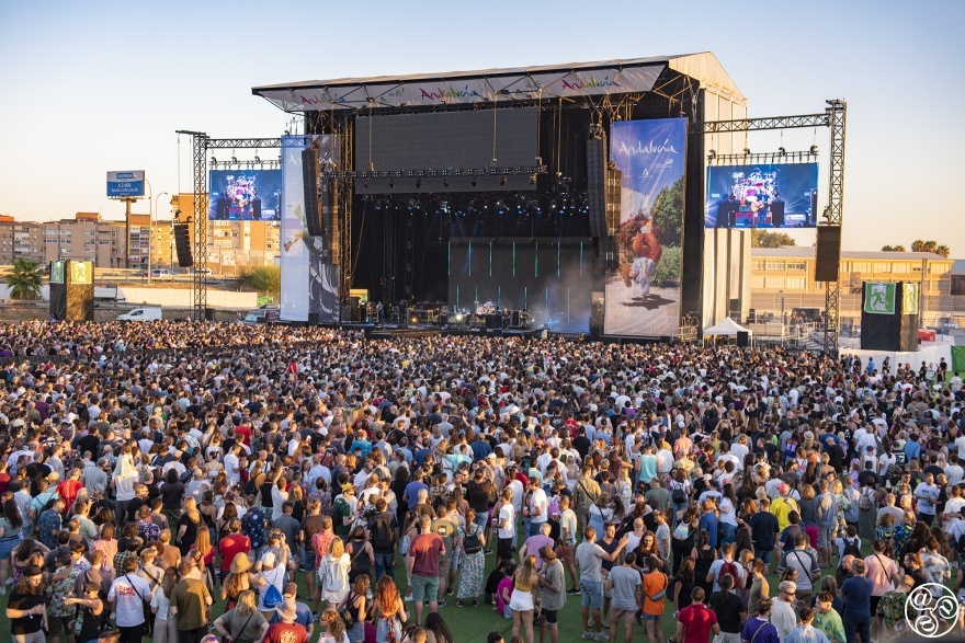 On first day of #AndaluciaBig festival 16 local and international bands were enjoyed by thousands of music festival fans.  Report by <a href="/alxctts/">alex</a> and photos  by <a href="/michellechaplow/">Michelle Chaplow</a>  

andalucia.com/festival/andal…