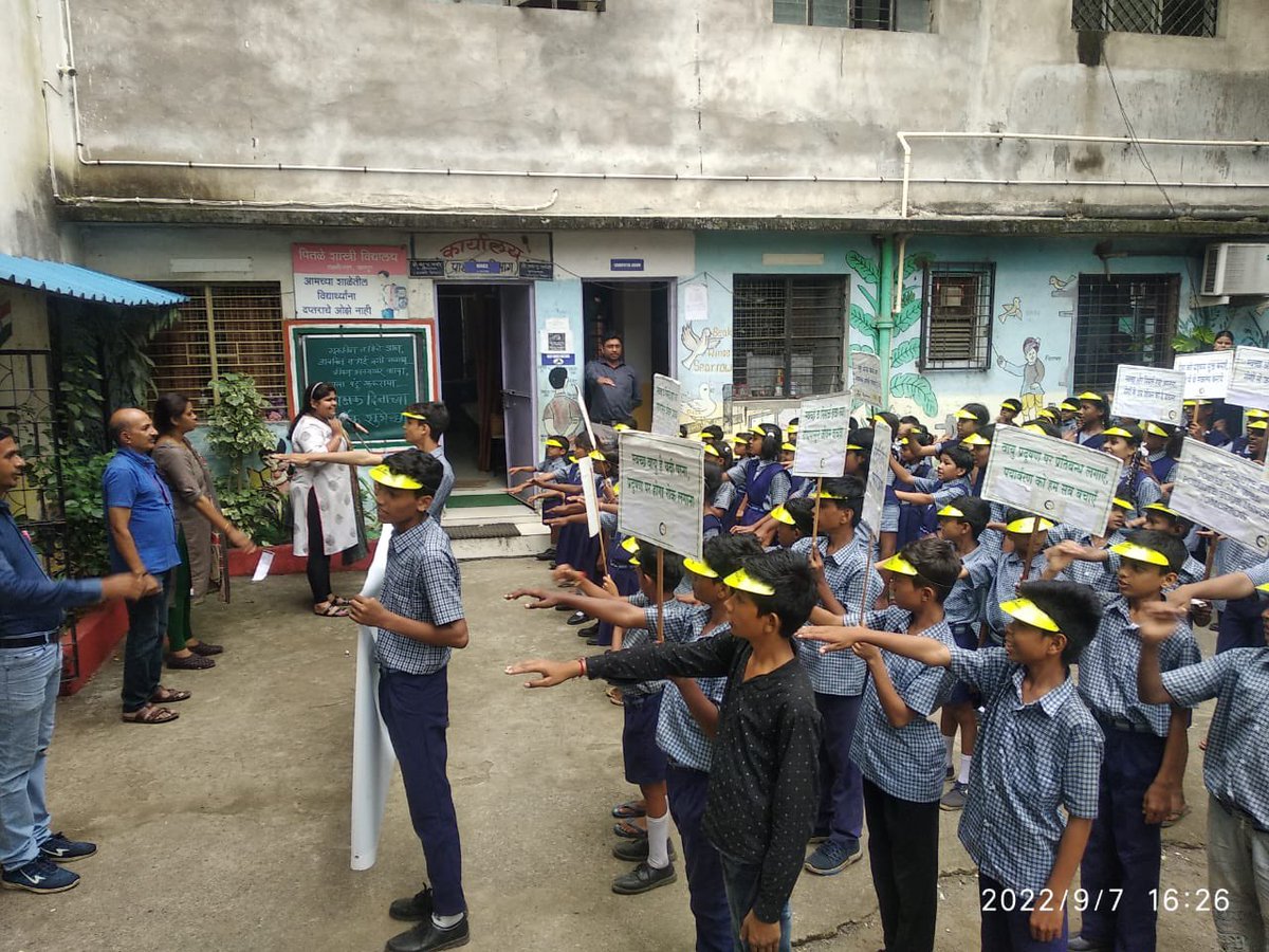 leena_buddhe's tweet photo. Nagpur#7th September , the UN day for clean air for blue skies CFSD &amp; Warrior moms organised rally #pitale Shastri Govt school#street play on air pollution at prominent laxminagar square during rally #snake &amp; ladder game on air pollution . oath taking by students @Warriormomsin https://t.co/62YCF3fm7v