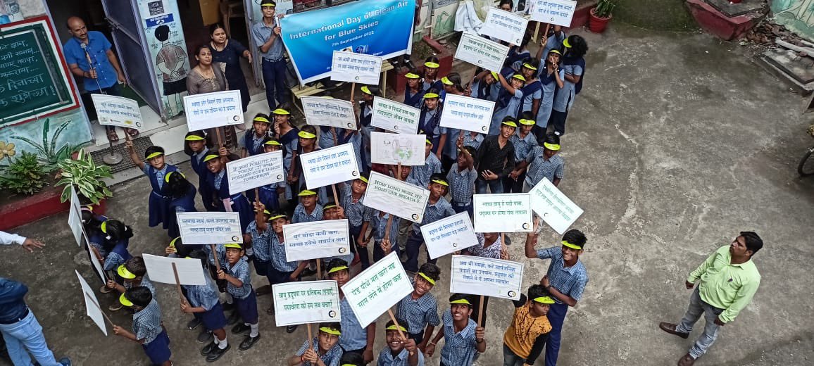 leena_buddhe's tweet photo. Nagpur#7th September , the UN day for clean air for blue skies CFSD &amp; Warrior moms organised rally #pitale Shastri Govt school#street play on air pollution at prominent laxminagar square during rally #snake &amp; ladder game on air pollution . oath taking by students @Warriormomsin https://t.co/62YCF3fm7v