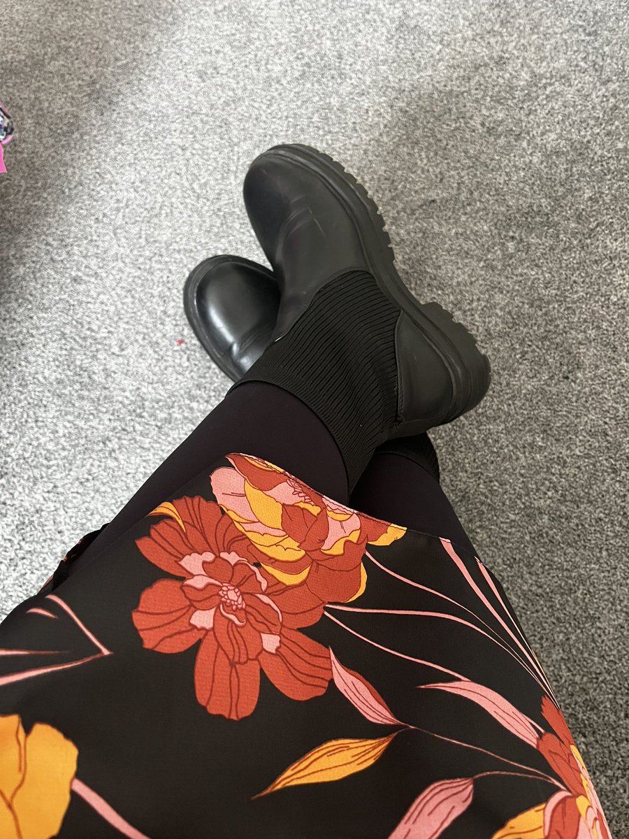 Ćh💋ryl 👩🏼👗 tweet media