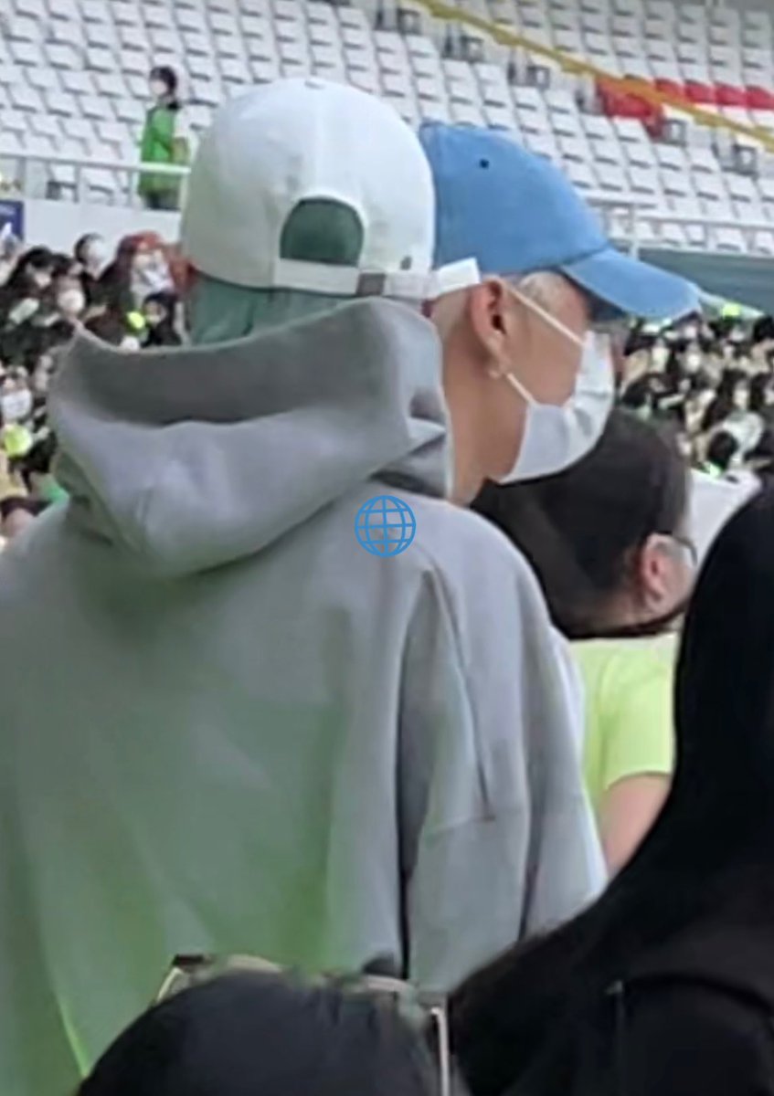 miwon17_'s tweet photo. An acquaintance of OP saw Jun &amp; Minghao at NCT dream concert today. https://t.co/hzJgG4G8OJ