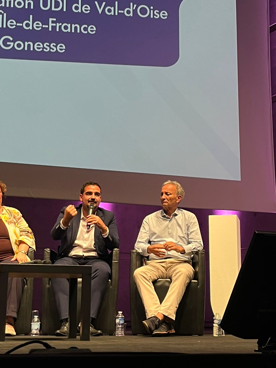 UC_IDF's tweet photo. « Le rapport de @JLBorloo avait été envoyé aux oubliettes par le Gouvernement mais en tant que Maire, j’ai voulu le reprendre : on a mis sur pied le projet d’écoles d’inclusion par le sport pour insérer les jeunes hors des radars ! » @Benoit_Jimenez #ReimsUDI 🟣 https://t.co/DJJemQOUhw