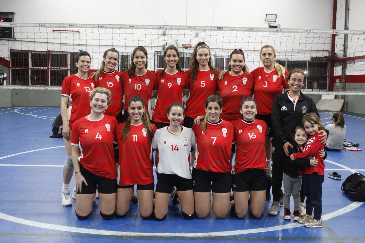 huracandeportes's tweet photo. #Huracán 🎈 #Vóley
¡ASCENDIÓ HURACÁN! 👏🏻
🏐 Este jueves, la Primera del Femenino del Globo le ganó a #VIAVE por la #Fecha11 por la Zona Ascenso del Torneo Metropolitano, en la Sede Social, y consiguió el ascenso a la Segunda División.
¡Felicitaciones, Quemeras! 🥳 https://t.co/hXza1yREyq