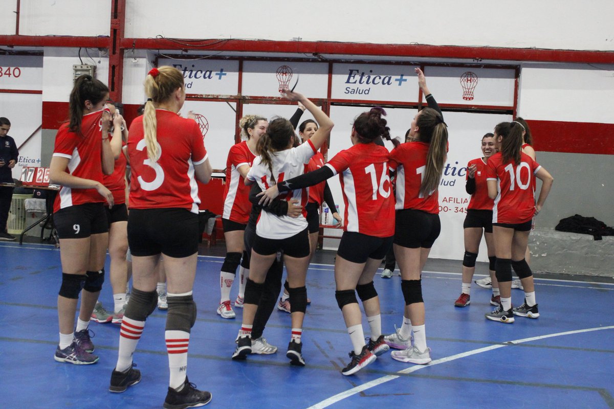 huracandeportes's tweet photo. #Huracán 🎈 #Vóley
¡ASCENDIÓ HURACÁN! 👏🏻
🏐 Este jueves, la Primera del Femenino del Globo le ganó a #VIAVE por la #Fecha11 por la Zona Ascenso del Torneo Metropolitano, en la Sede Social, y consiguió el ascenso a la Segunda División.
¡Felicitaciones, Quemeras! 🥳 https://t.co/hXza1yREyq