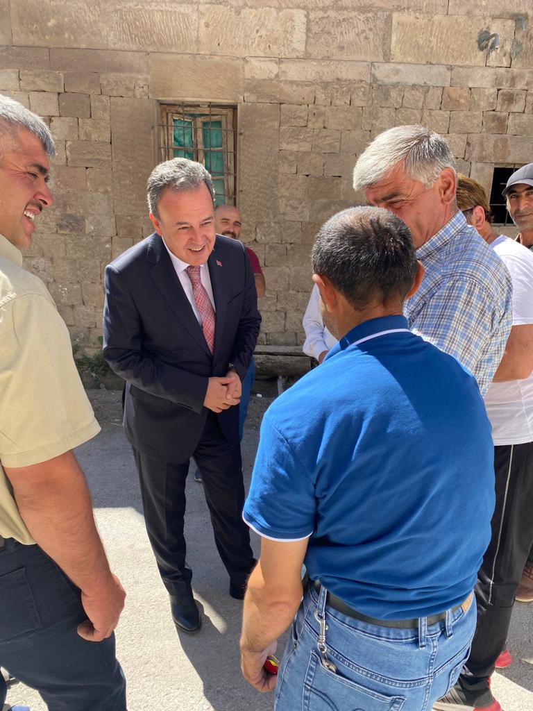 #huzurunşehrikayseri de cuma namazı öncesi Subaşı mahallemizde vatandaşlarımız ile bir araya gelerek sohbet ettik, talep ve isteklerini dinledik.Güler yüzünüz hiç eksik olmasın güzel insanlar.
<a href="/gokmen_cicek_/">Gökmen Çiçek</a> 
<a href="/kayserivaliligi/">T.C.Kayseri Valiliği</a>