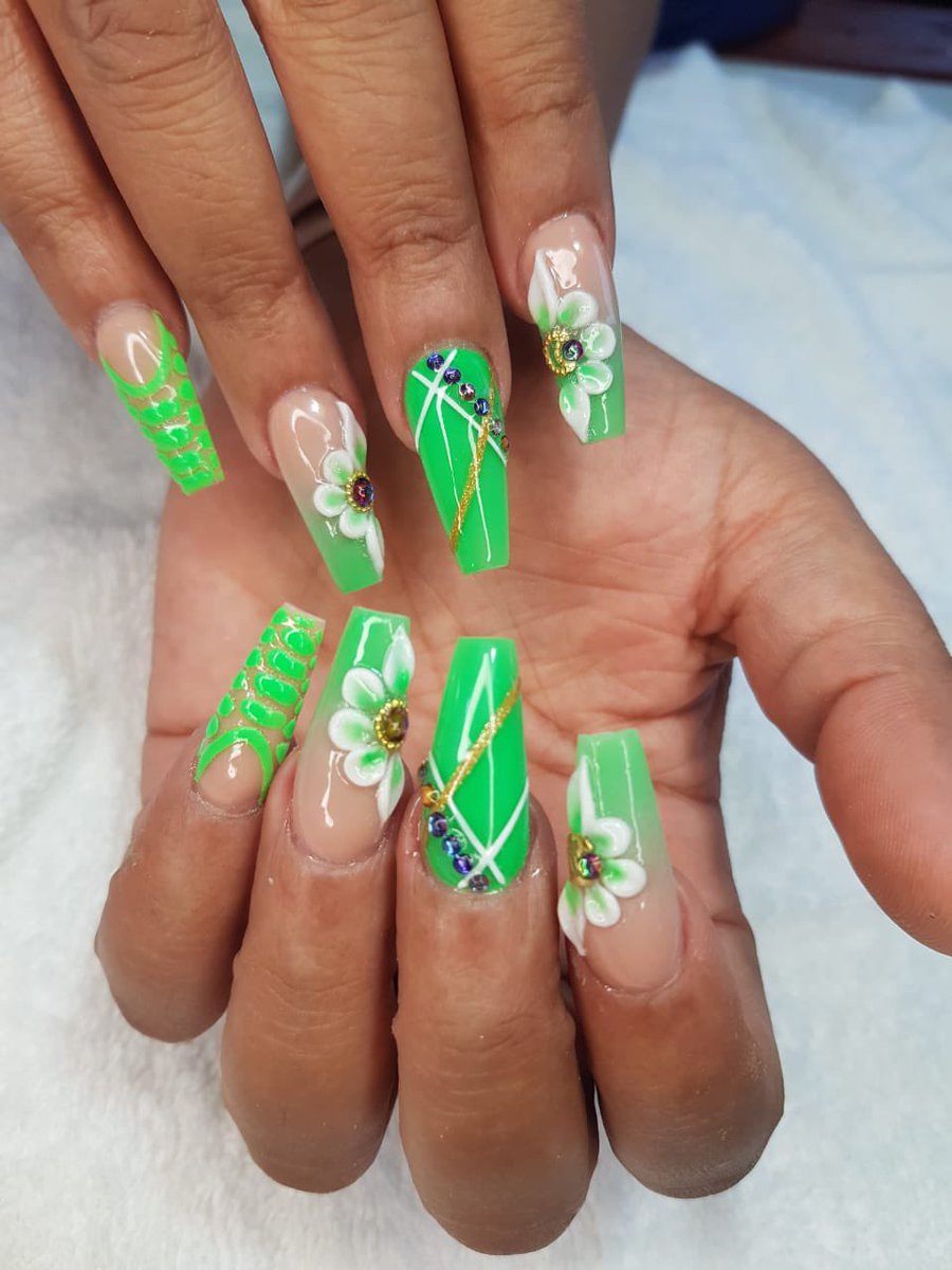 AlexNailstech's tweet photo. All done by hand 😍
Visit us at the bazaar plaza and get your nails designs done to perfection
#Lexysnails https://t.co/9SxrnolYTQ
