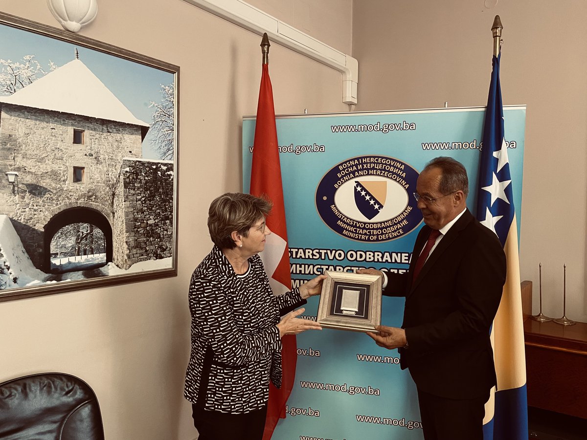 vbs_ddps's tweet photo. Defence Minister @PodzicSifet and @Violapamherd met to discuss the current security situation in #BiH and Switzerland’s contribution to @euforbih. 🇨🇭is committed to continuing contribution for a safe and peaceful BiH and #Westernbalkans. #EUFORALTHEA https://t.co/wqwy6IP1DF https://t.co/oCKmZIvmOs