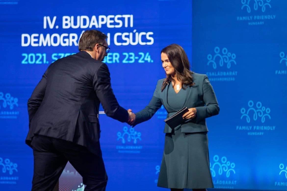 KatalinNovak_HU's tweet photo. 🇷🇸Predsednika @avucic upoznala sam 2019. kada sam bila državni sekretar za porodična pitanja.2021. sam imala prilike da ga pozdravim u #BDSIV, a sada, već kao predsednica🇭🇺, posećujem ga u Beogradu kao partnera po službenoj dužnosti. Mnogo toga se promenilo, ali mi ostajemo isti. https://t.co/WYRtMrYE48