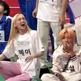 _0706z's tweet photo. #may from @cherrybullet with #jongseob from @P1H_members 🥹💗 my maknae line babies <33 https://t.co/GEGWeG3hVv