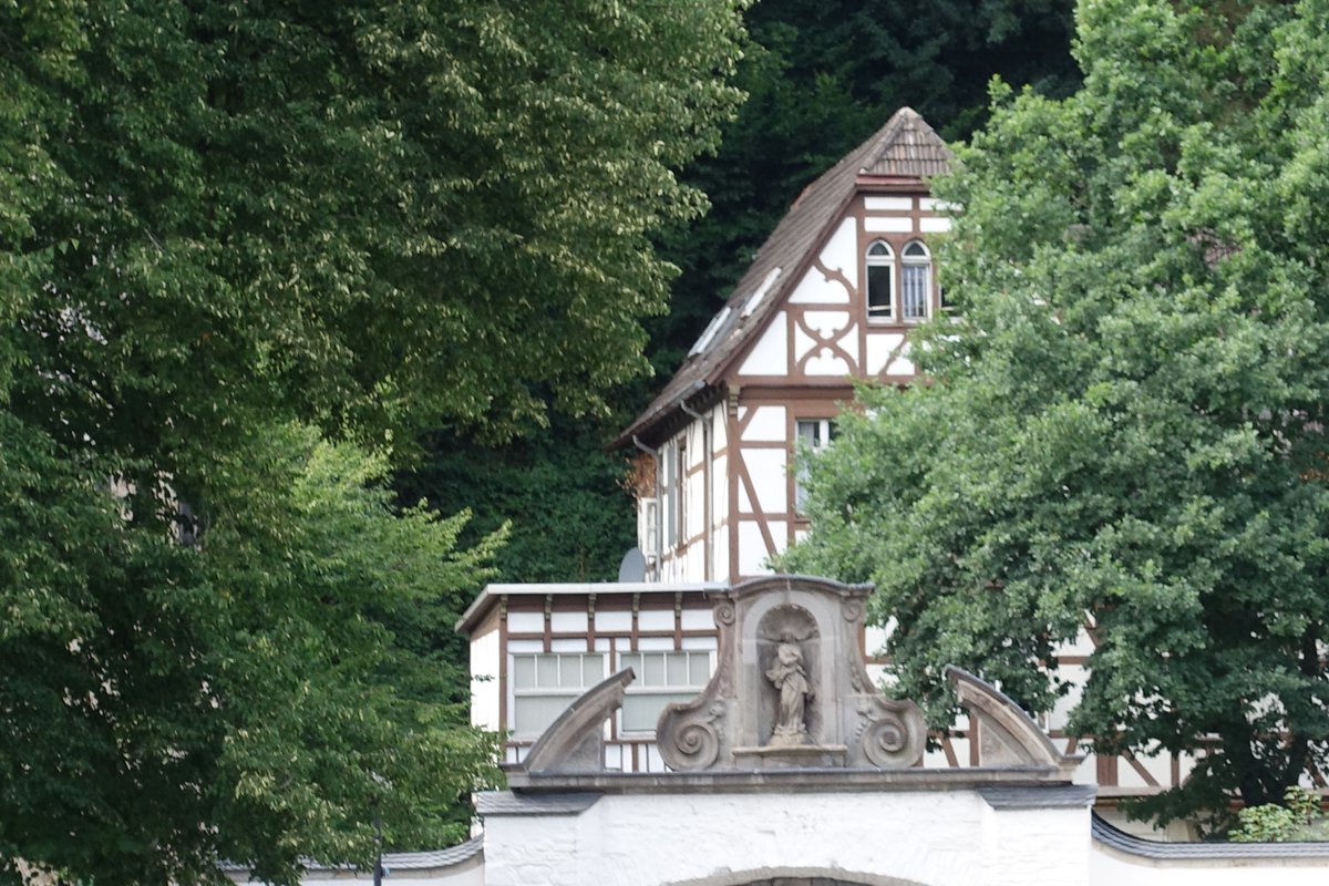 eleya_n's tweet photo. Hello, happy Friday everyone! #Altenberg #BergischesLand #Deutschland #Germany #Fachwerkhaus #halftimberhouse https://t.co/06T4Oz4tsK
