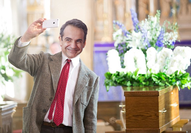e_nea365's tweet photo. Κυριάκος Μητσοτάκης - Κηδεία Βασίλισσας  #Ελισαβετ https://t.co/4FQW6u3iyK