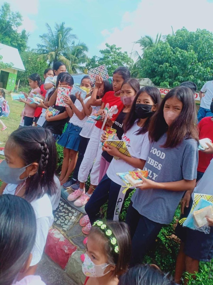 XMAI_Token's tweet photo. Our Dear XMAI Token member 956****254 together with her Team , with the help of some friends , and also with the coordination of Brigada Eskwela Coordinator. https://t.co/X2kNQ5mBmp