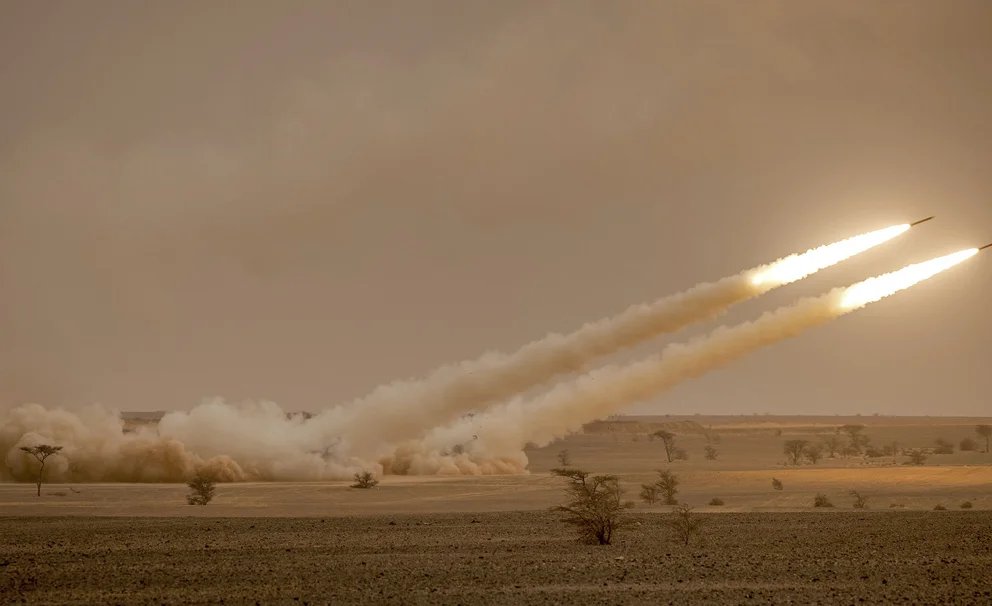 "Nuestros héroes ya han liberado decenas de localidades. Y hoy ese movimiento continuó", dijo el presidente ucraniano Volodimir Zelenski en un mensaje a la nación.
También se registran significativos avances  en zonas de Kramatorsk y Sloviansk, en la cuenca del Donbás y en Járkov