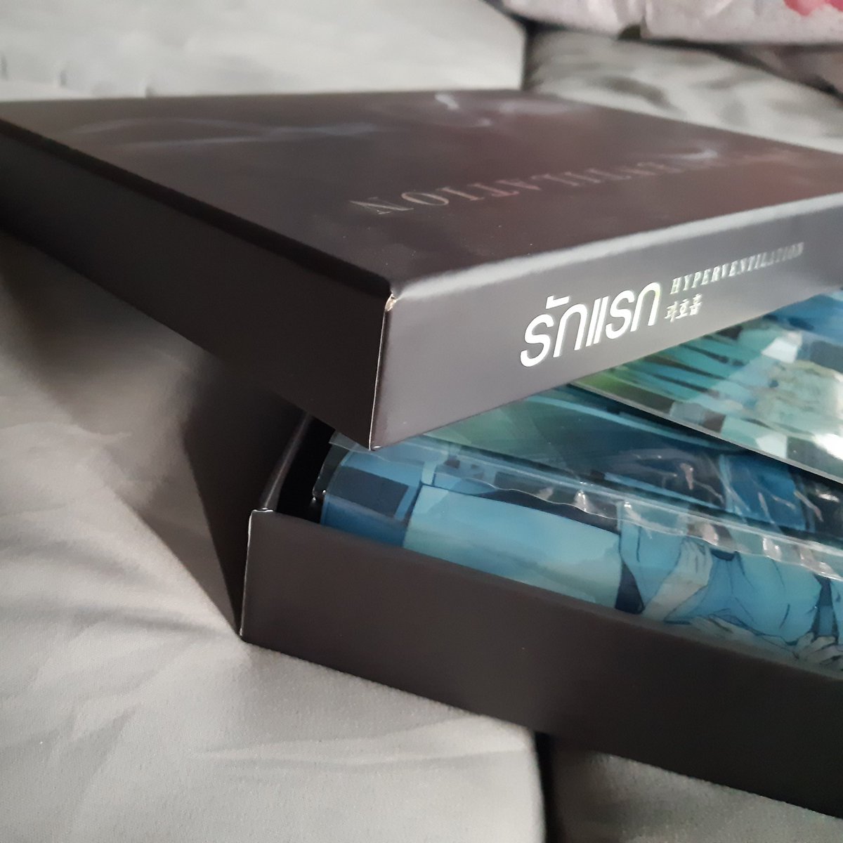 achiiwo's tweet photo. ขาย boxset รักแรก #HyperventilationTH #hyperventilation สภาพกล่องมีตำหนิค่อนข้างเยอะค่ะ แต่ตัวหนังสือสภาพดี
📢 ขาย 400 รวมส่ง J&T
สนใจ/ดูรูปภาพเพิ่มเติม dm เลยค่า
> ขออนุญาตใช้กล่องและบับเบิ้ลรียูสค่ะ
#นิยายวายแปล #นิยายวายมือสอง #ขายนิยายวายมือสอง #นิยายวาย https://t.co/cOrYazEYJ9